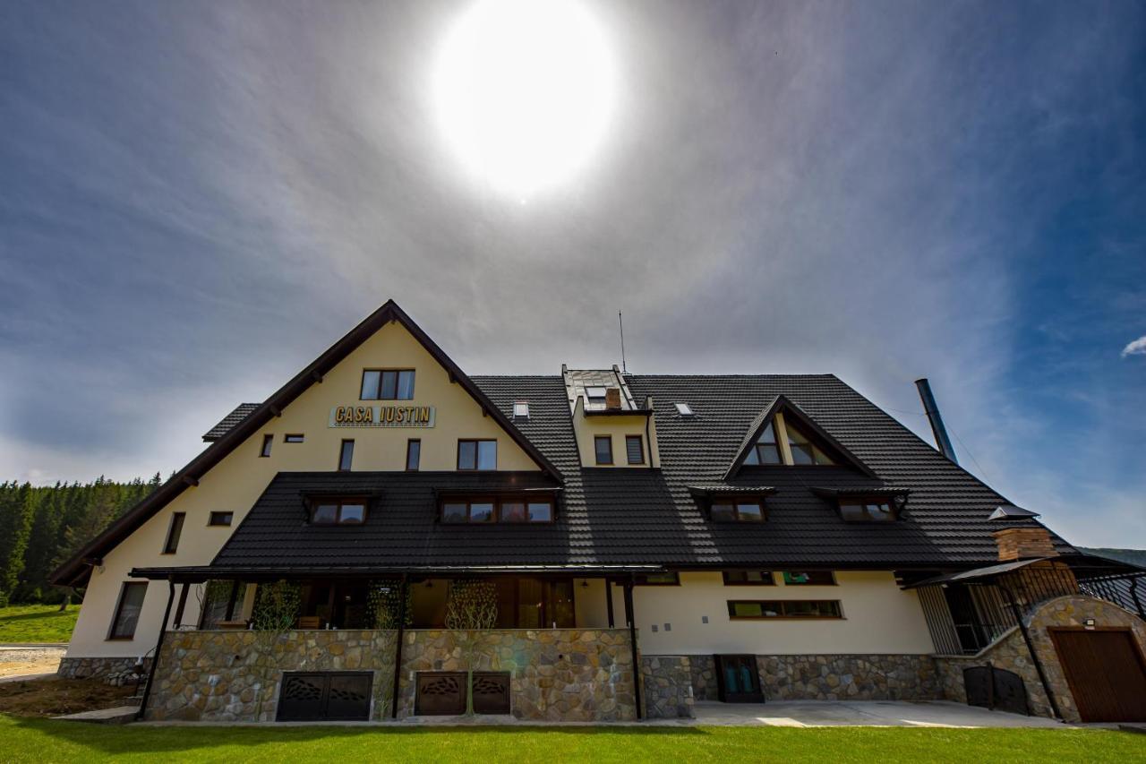 Casa Iustin Otel Moroeni Dış mekan fotoğraf