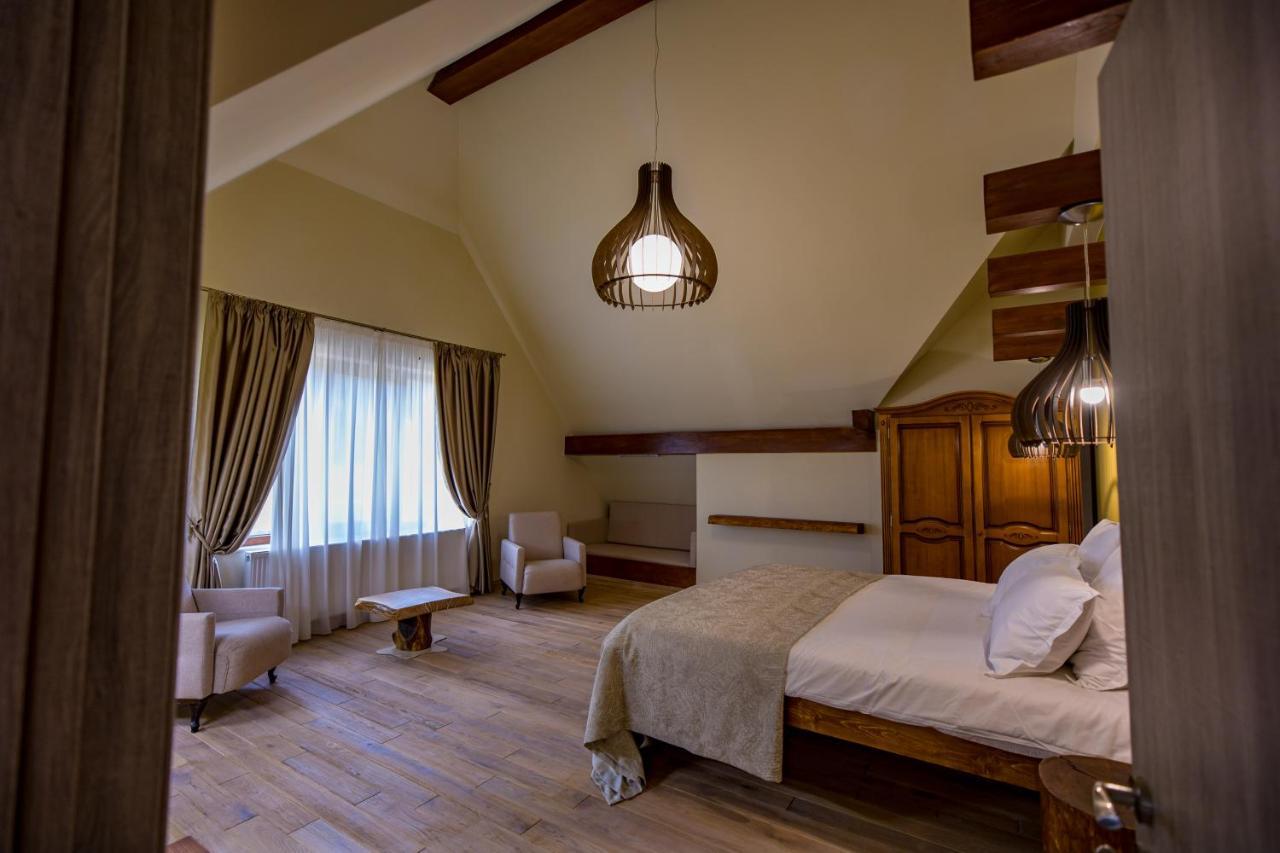 Casa Iustin Otel Moroeni Dış mekan fotoğraf