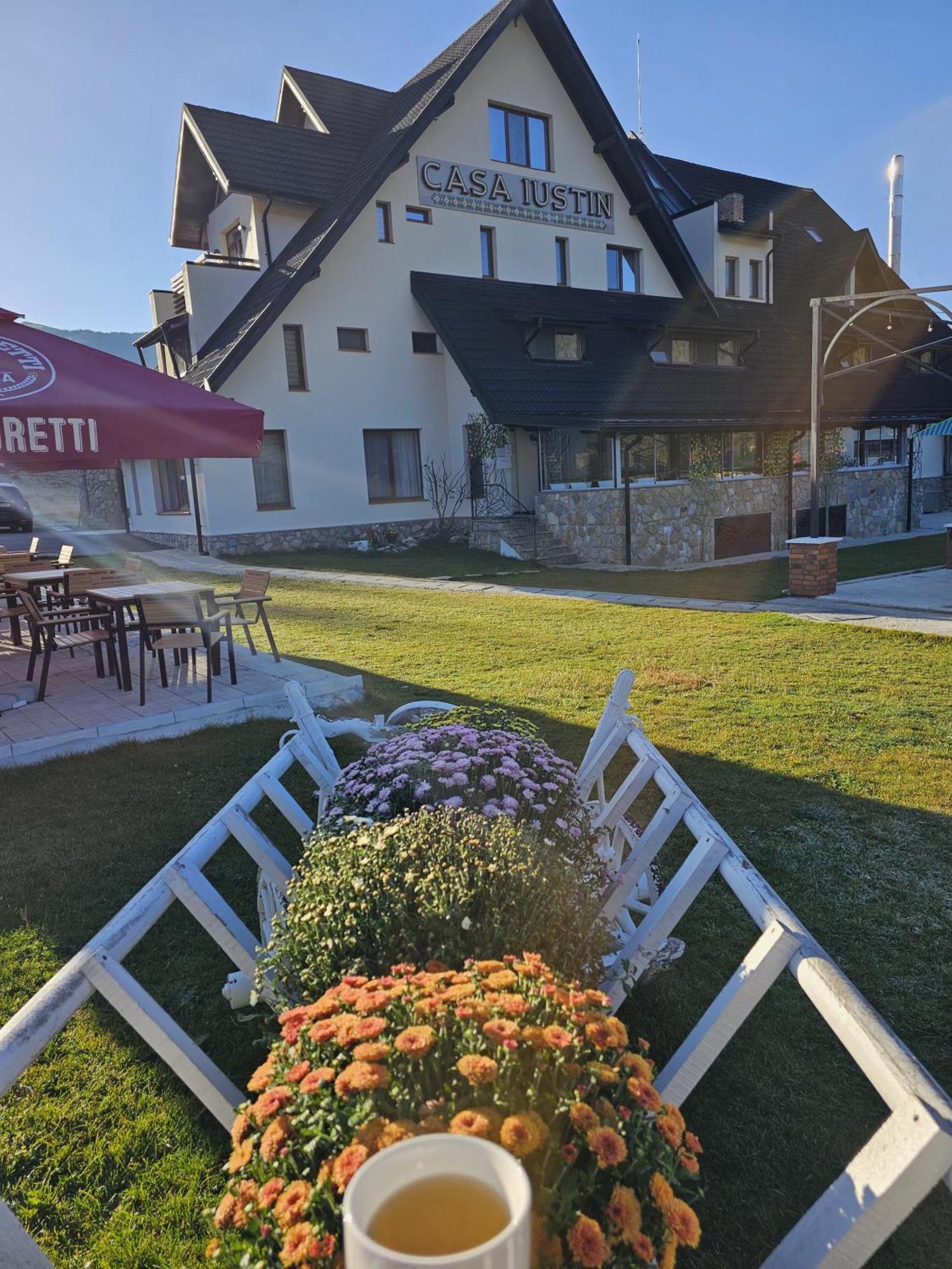 Casa Iustin Otel Moroeni Dış mekan fotoğraf
