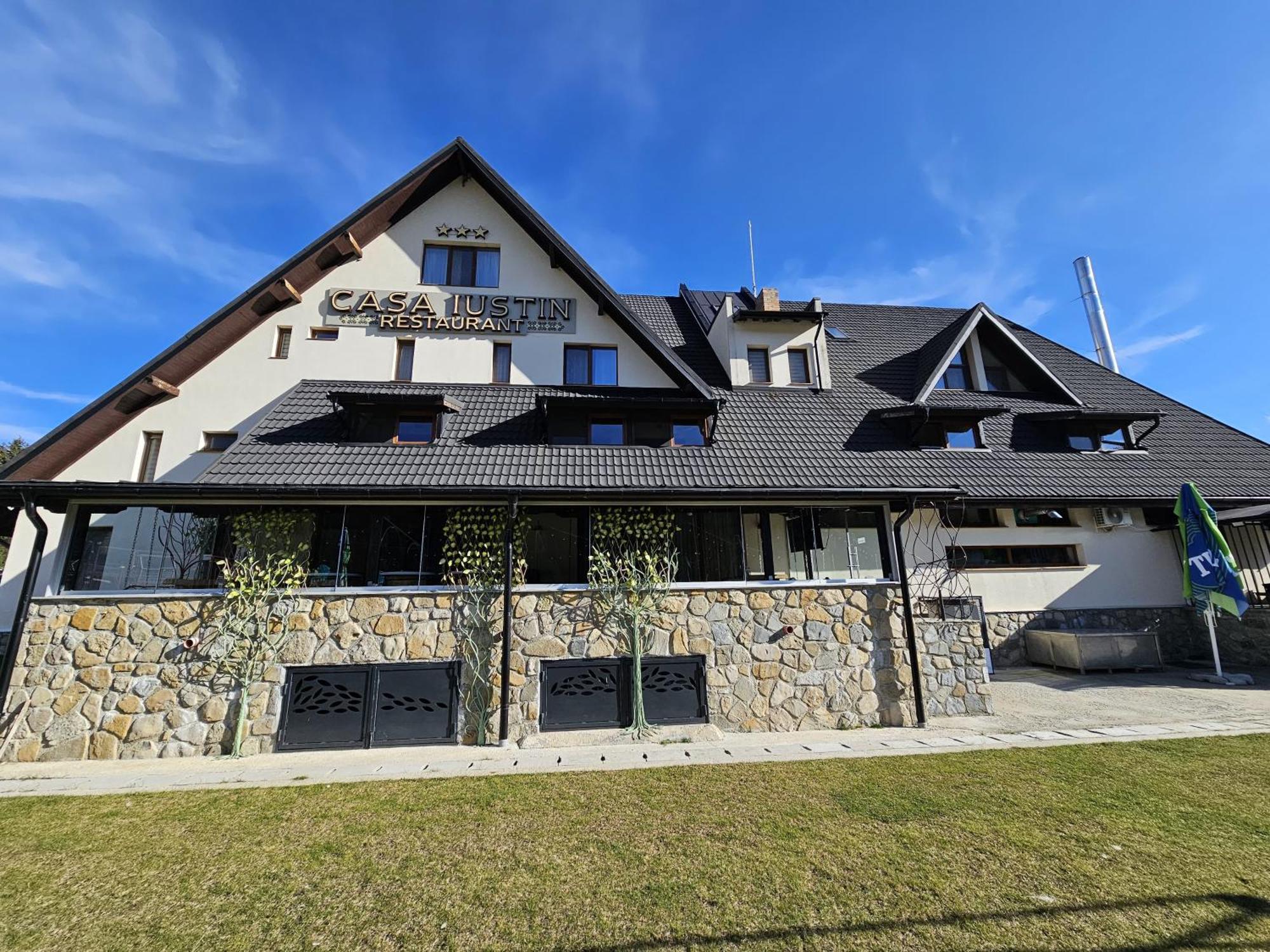 Casa Iustin Otel Moroeni Dış mekan fotoğraf